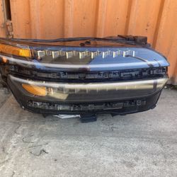 Headlight Genesis GV80. OEM  Right Passenger Side.  Used. 2025-2026