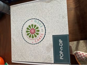 Cake decorating and cake pop kits