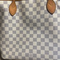 Authentic, Louis Vuitton