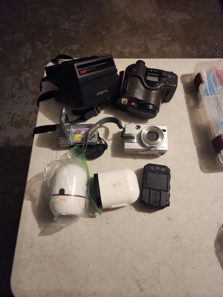 7 Cameras Vintage Collectible