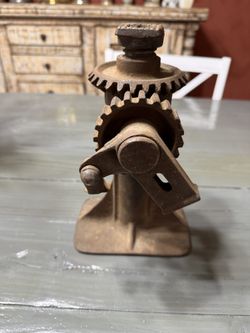 Vintage Cast Iron Ratchet Screw Jack - Antique Lifting Tool from Model T Era