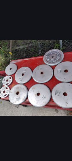 Selling 80 pounds of Dumbbells with the bar & 6-8 1 inch Chrome spin lock collar .