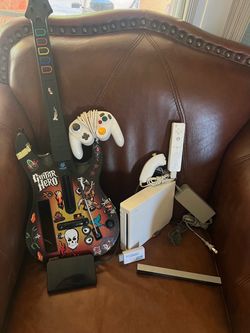 Nintendo Wii  Guitar Hero Set