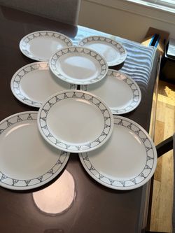 Set of 8 Corelle salad plates