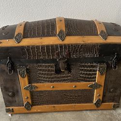 Rare Victorian Saratoga Domed Trunk 1880 with Oak slats