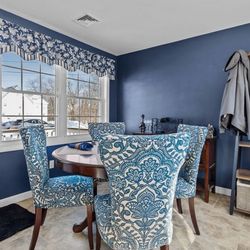 Dining room chairs (4)