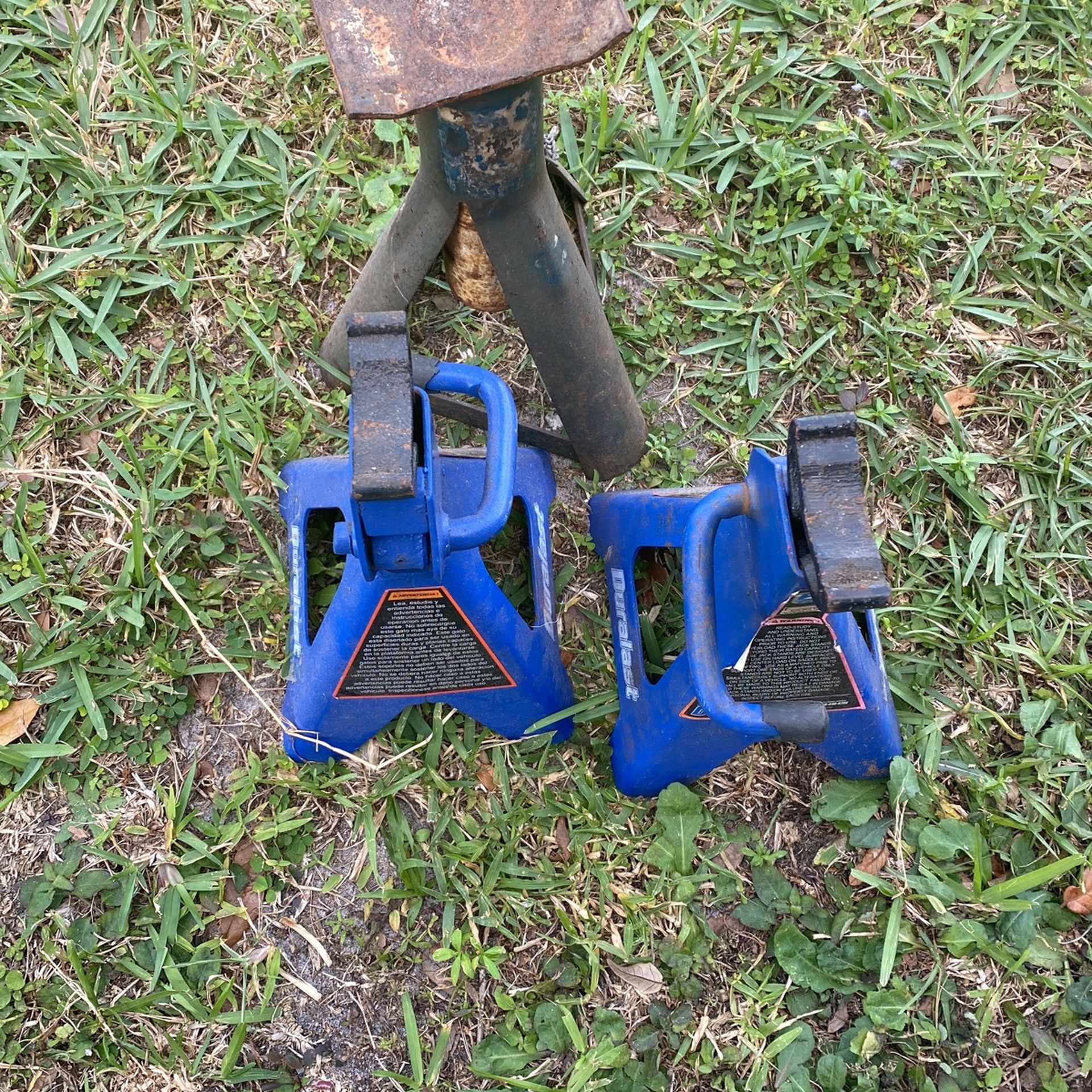 Jack stands $10