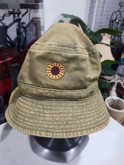 Bucket hat