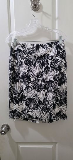 ANN TAYLOR FACTORY Black & White Textured Abstract Palm Print Pencil Skirt - Size 2