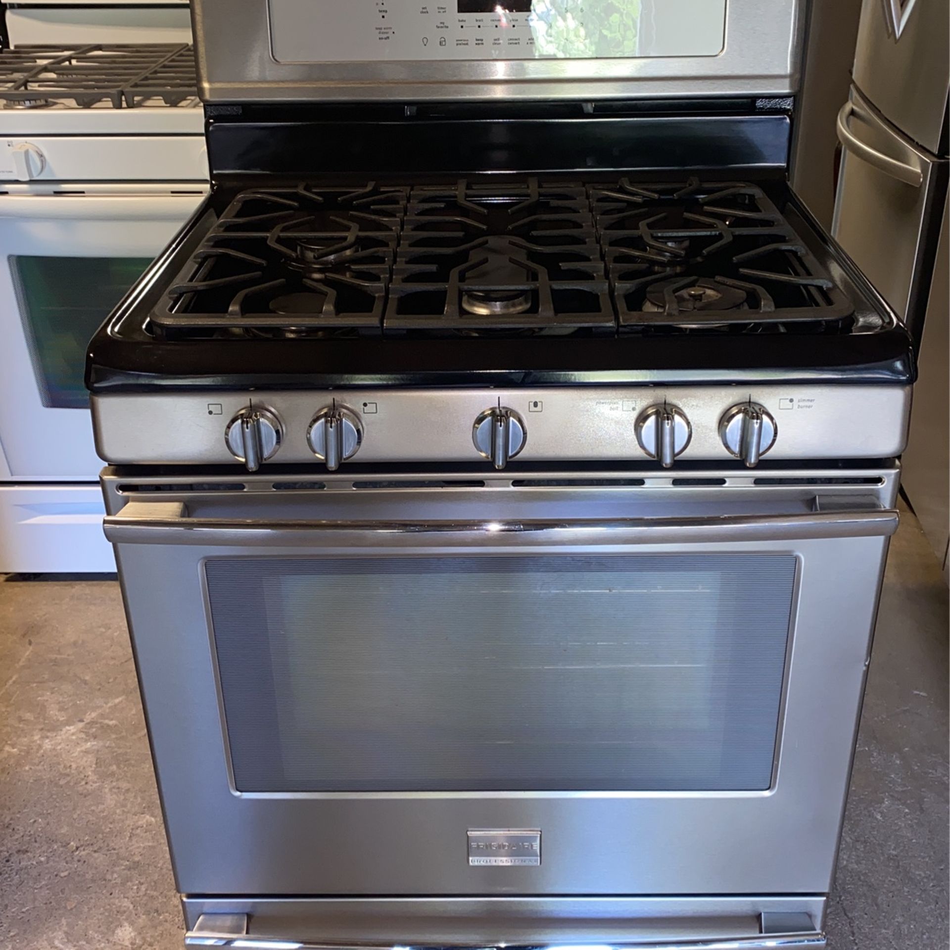 Frigidaire Gas Stove Stainless Steel for Sale in Waukegan, IL OfferUp