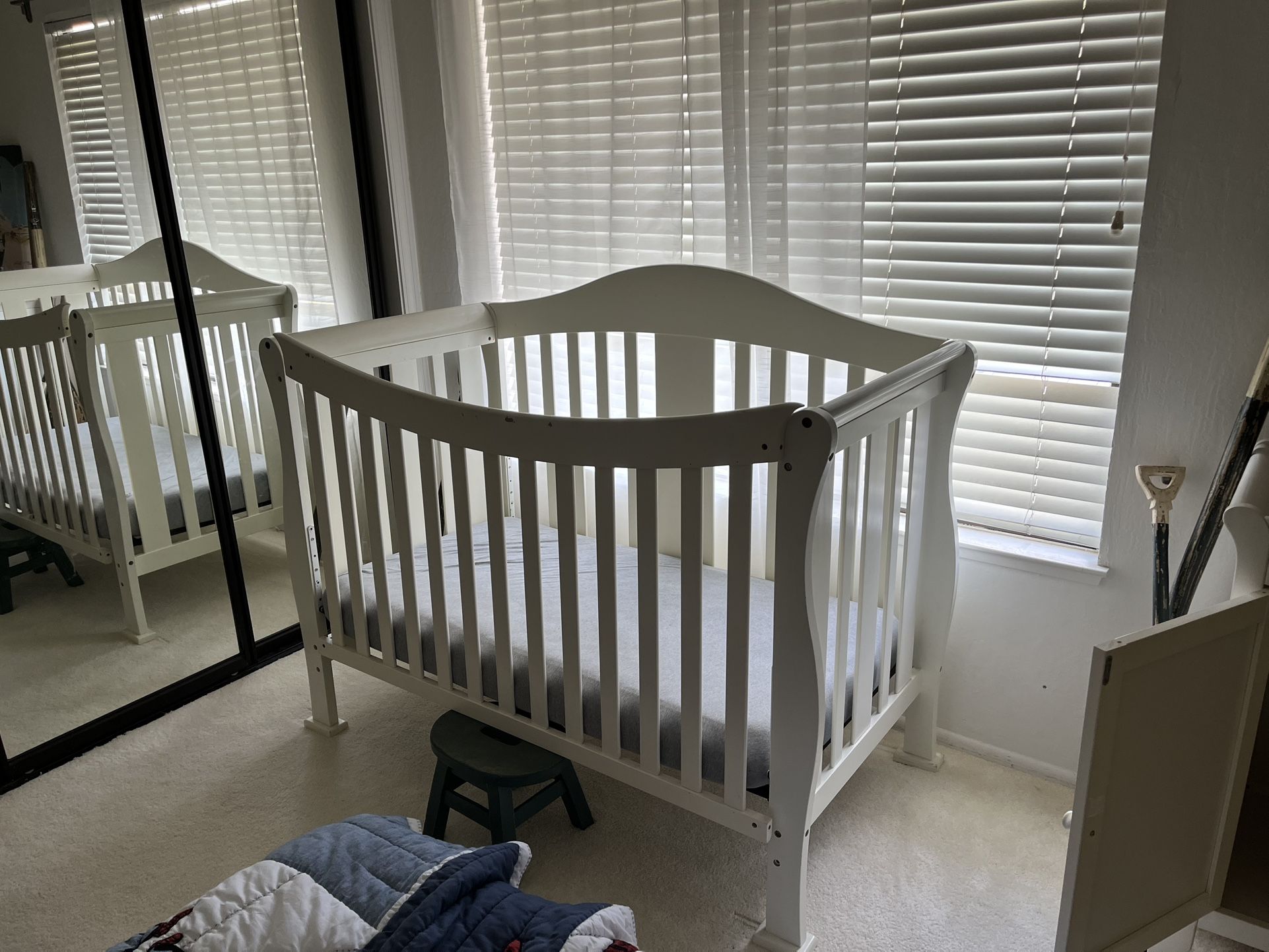 Crib/Tolder Day Bed with Matress & Changing Table
