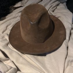 brown hat