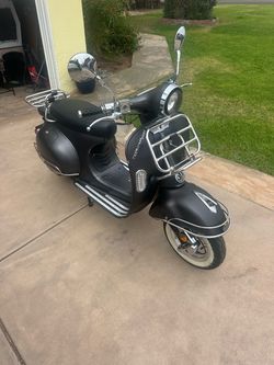 Moped scooter