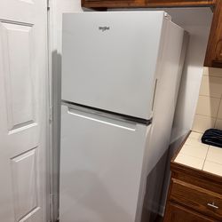 Whirlpool Refrigerator Model  WRT313CZLW00 Excellent Condition Like New