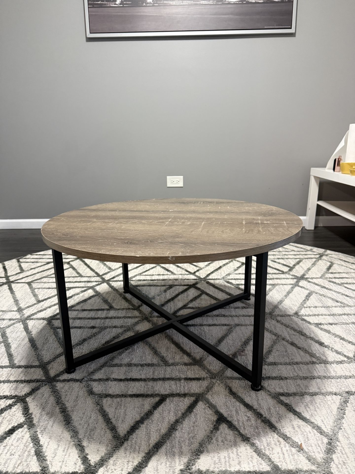 Round Coffee Table – Modern Design