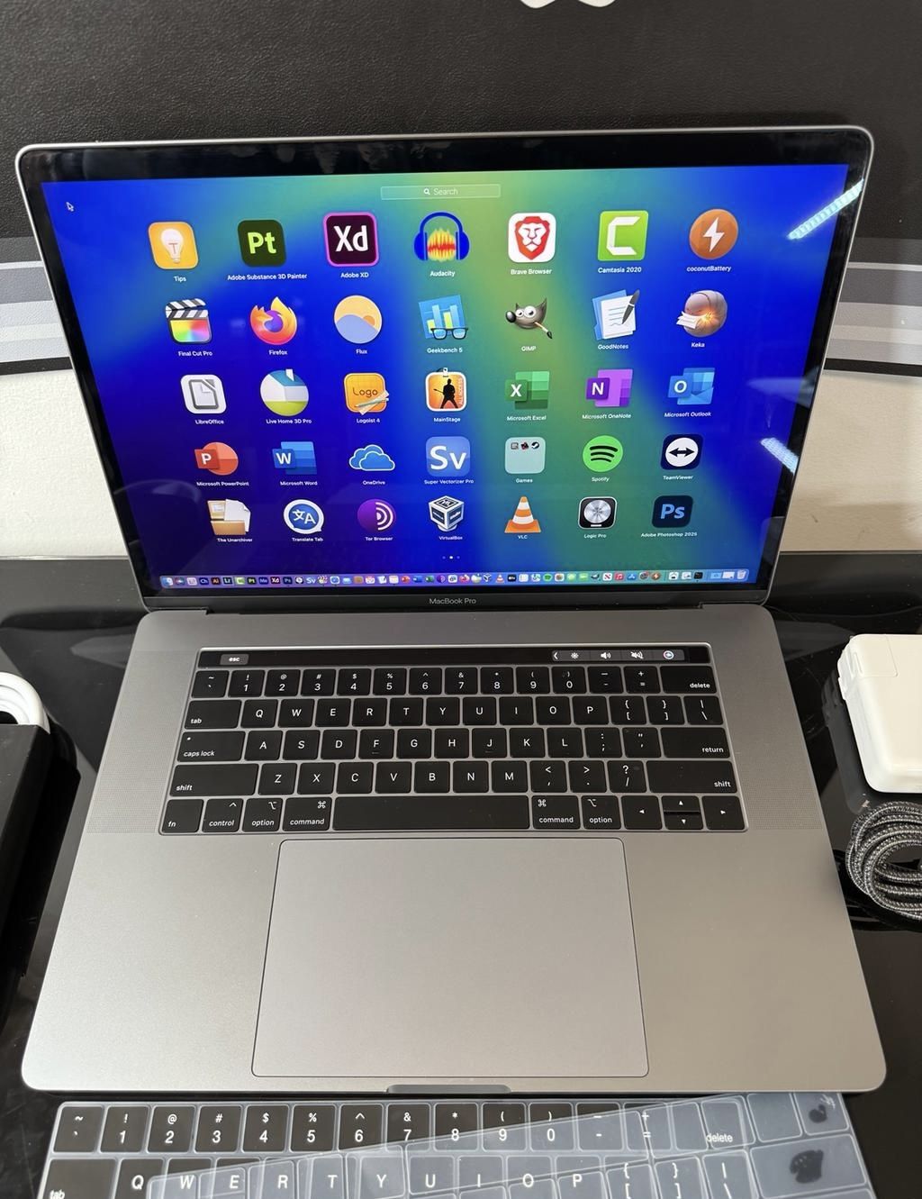  Apple MacBook Pro 15” 16GB RAM 1TB SSD