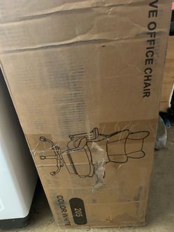 Office chair white with foot rest