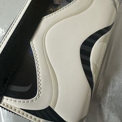 Lounge fly wallet