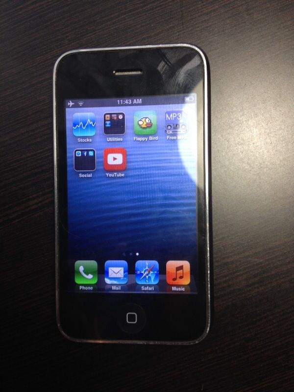 iPhone 3GS w/ flappy bird