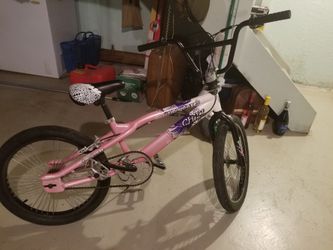 Mongoose Chill 20" girls bike