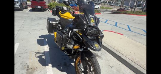 Motorcycle: 2021 BMW R1250GSA 40th Anniversary Edition