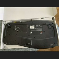  Logitech K350 Wireless Keyboard. Condition is "Used" No Usb Dongle