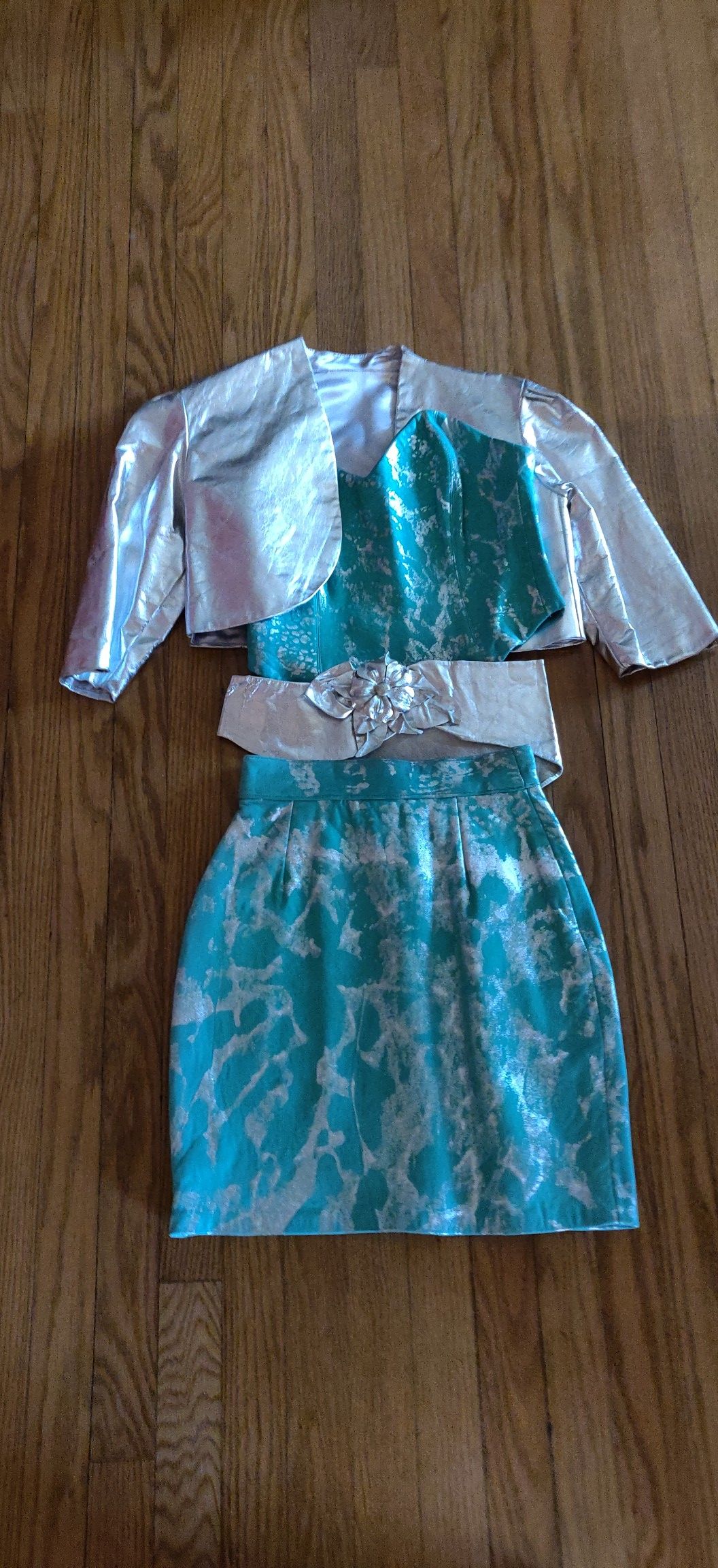4 piece Green leather outfit w/jacket