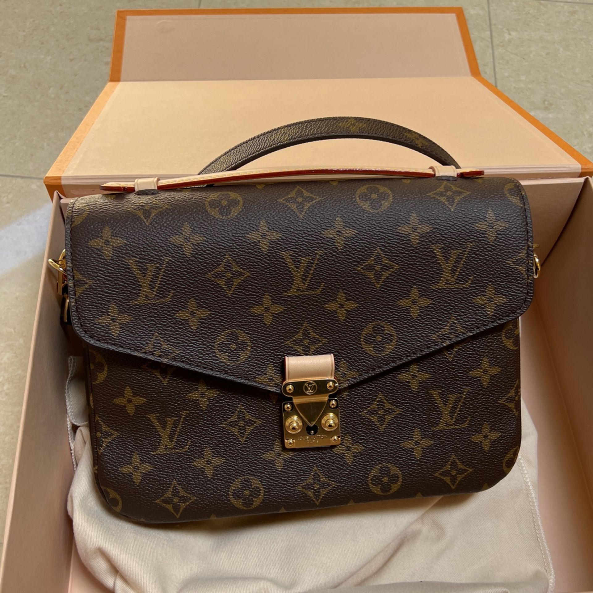 Louis Vuitton Pochette Metis for Sale in Frankfort, IL - OfferUp