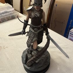 Skyrim Dragonborn Statue