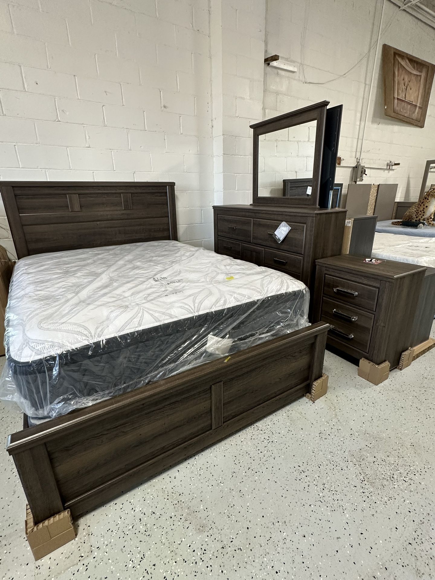 Queen Size Bedroom Set , Bed frame,Dresser And Mirror,nightstand πwe can deliver π
