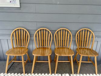 Set of 4 Solid Wood Dining Chairs/Set de 4 Sillas de Madera Sólida