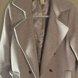 Woman’s Coat Size4