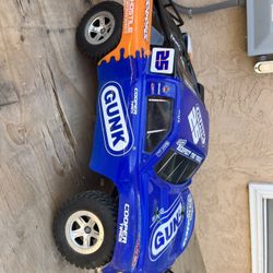 Traxxas Slash 2x2 Blue Rc Car With Controller, Extra Battery, And Battery Charger