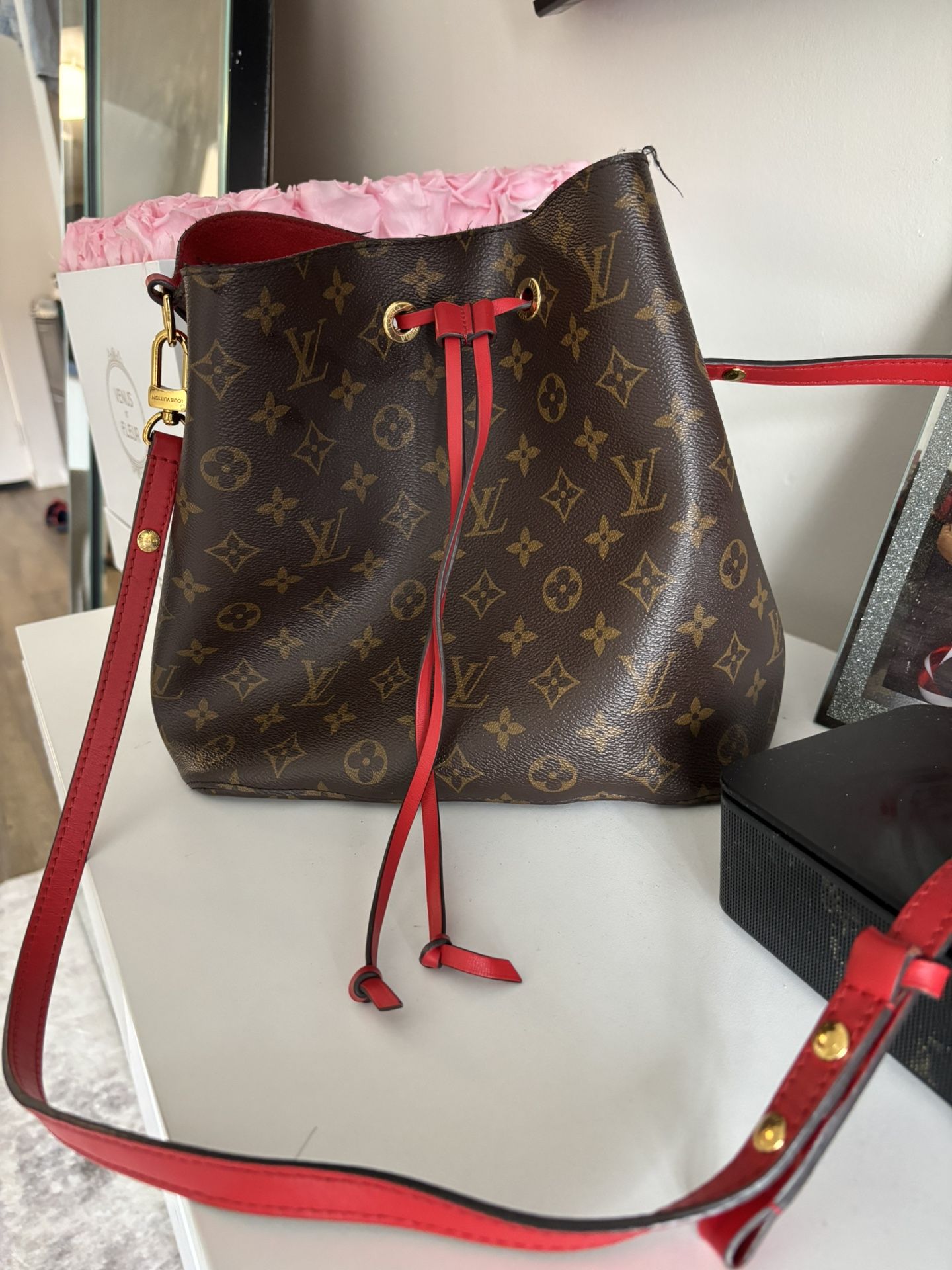 Louis Vuitton Neo Neo mm Leather Purse