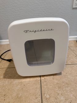 Mini mini fridge