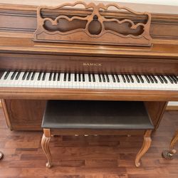Samick Console Piano 