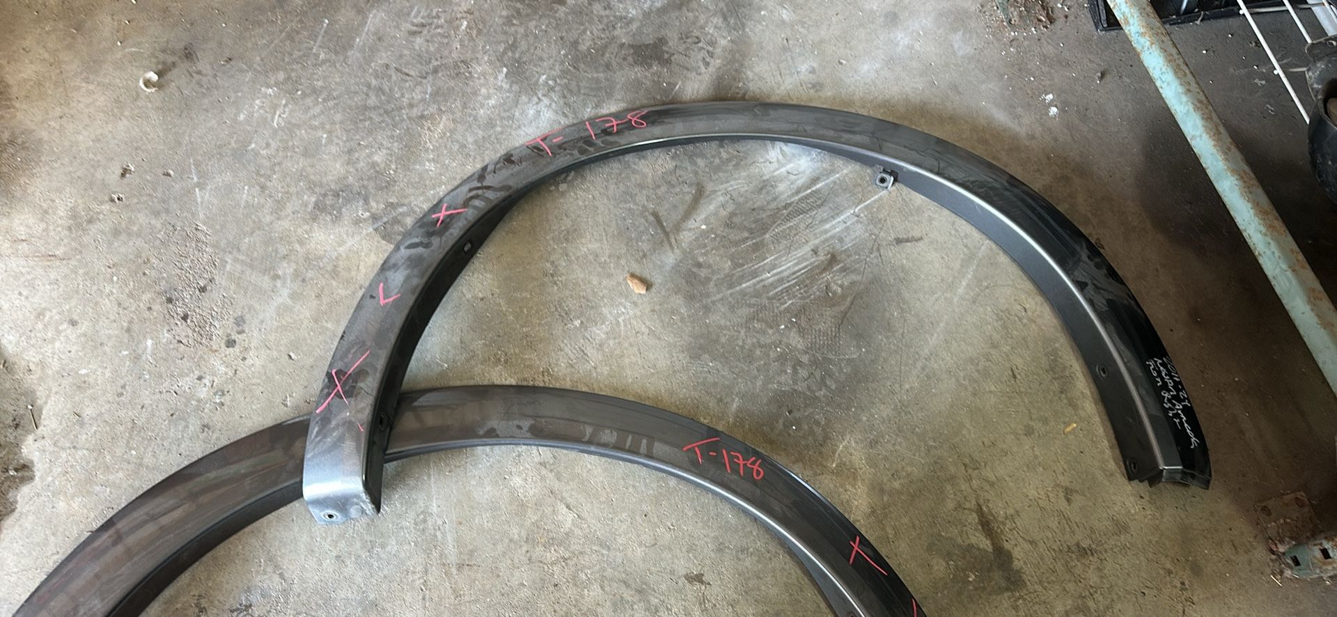 2017-2024 NISSAN ARMADA FRONT RIGHT PASSENGER FENDER FLARE WHEEL ARCH MOULDING