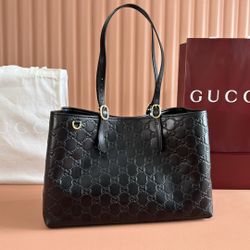 Fashionable classic tote bag