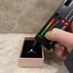 VVS1 Moissanite Engagement Ring 