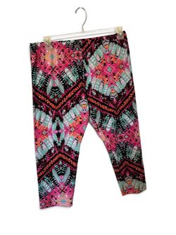 No Boundaries Multicolor Geometric Capri Leggings – Size XL (15–17)