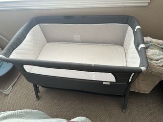 Bassinet /playpen 