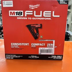 Milwaukee 2839-20 M18 15 Gauge Angled Finish Nailer 