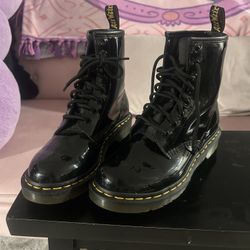 Black Doc Martens Boots Women’s Size 6 