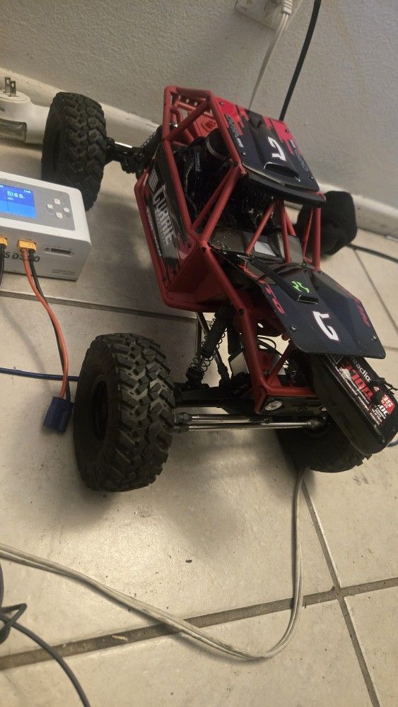 Axial Capra 1.9 4ws Like New $320$ 