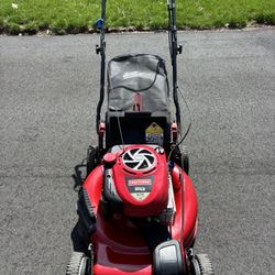 GORGEOUS Craftsman 22” Self Propelled Lawn Mower With Bagger!!
