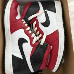 AIR JORDAN 1 HIGH SNAKE SKIN SZ 10.5M 12W