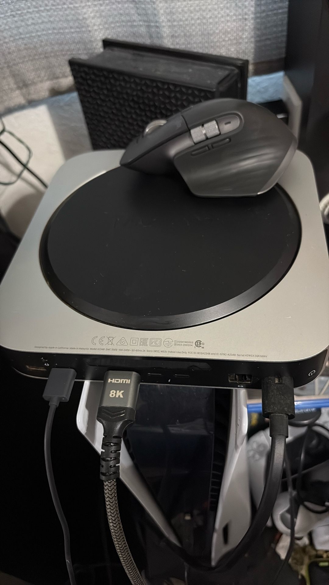 Mac Mini w/ keyboard & mouse