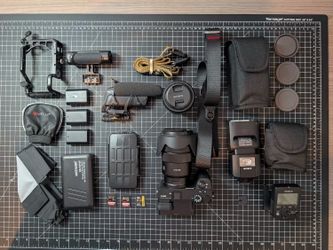 Sony A6600 Mirrorless Digital Camera body, 18-105mm f4, 11mm f1.8, Complete kit