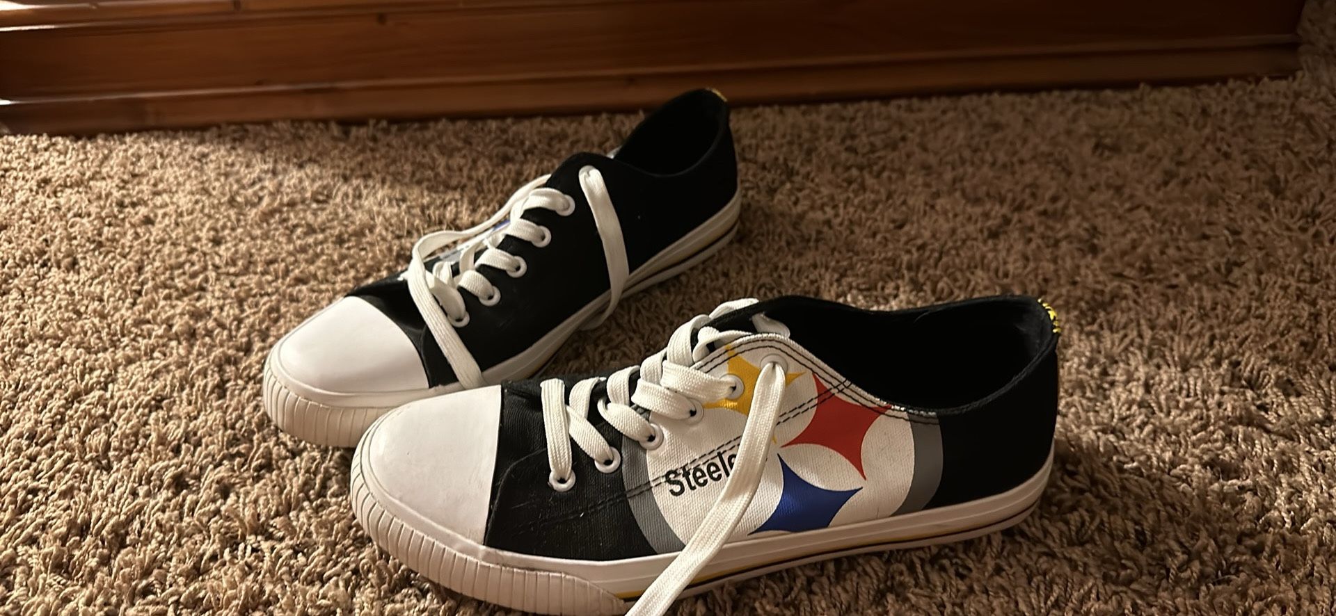 Steelers FOCO Men’s size 9 shoes