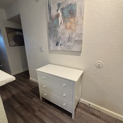 3-Drawer Dresser